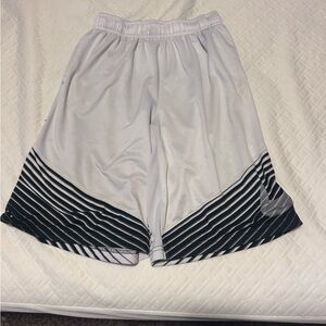 Nike elite shorts L